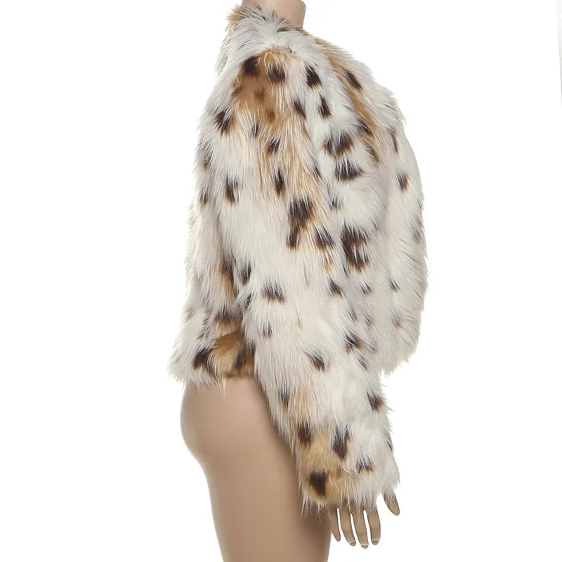 Spotted fur stole on a mannequin - side