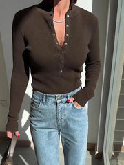 Fitted knitwear top with adjustable button placket