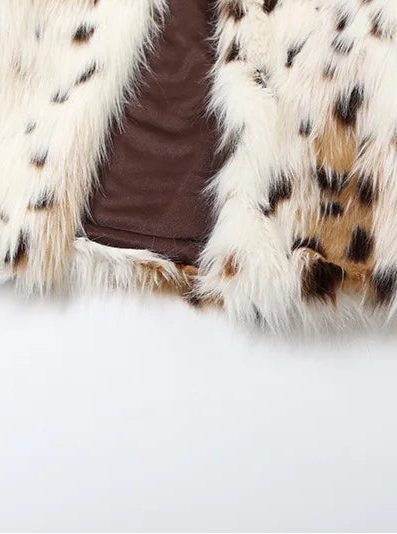 Close-up of a fur coat with a patterned design - inner structure