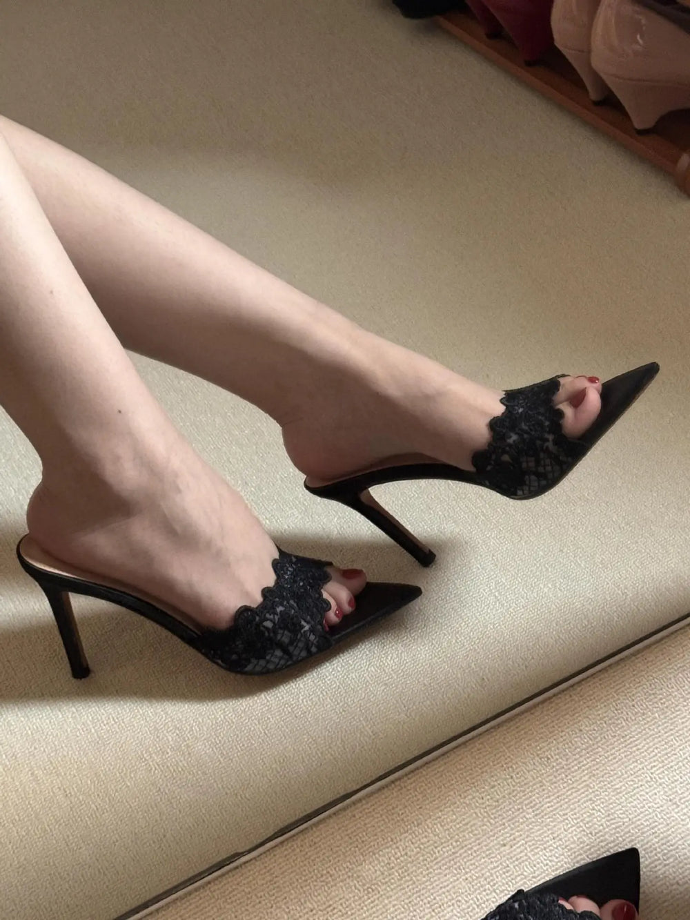 Pointed toe lace heels in black