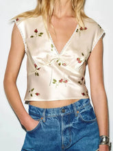 Floral print satin crop top with V-neck and lace trim
