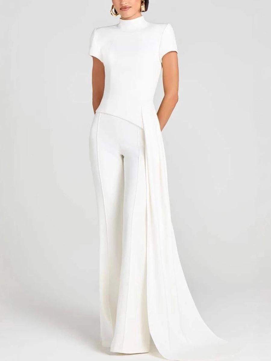 Person wearing a white outfit