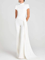 Person wearing a white outfit