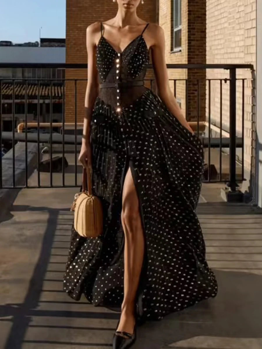 Buttoned V-neck maxi dress in a slim-fit silhouette