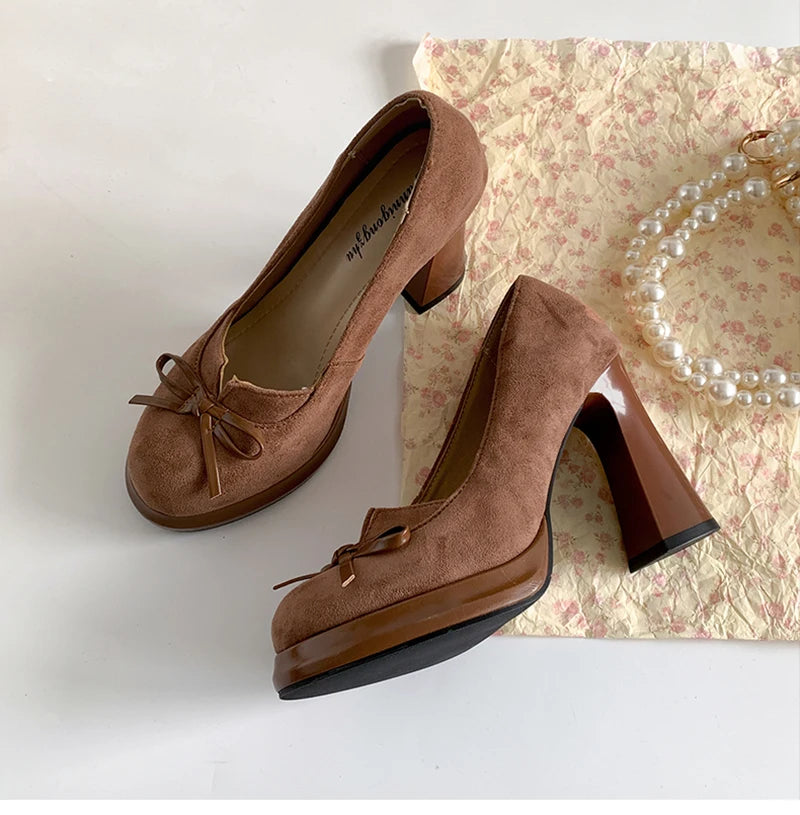 Brown butterfly-knot round toe platform heels with pearl necklace