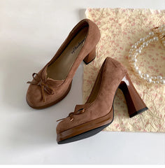 Brown butterfly-knot round toe platform heels with pearl necklace
