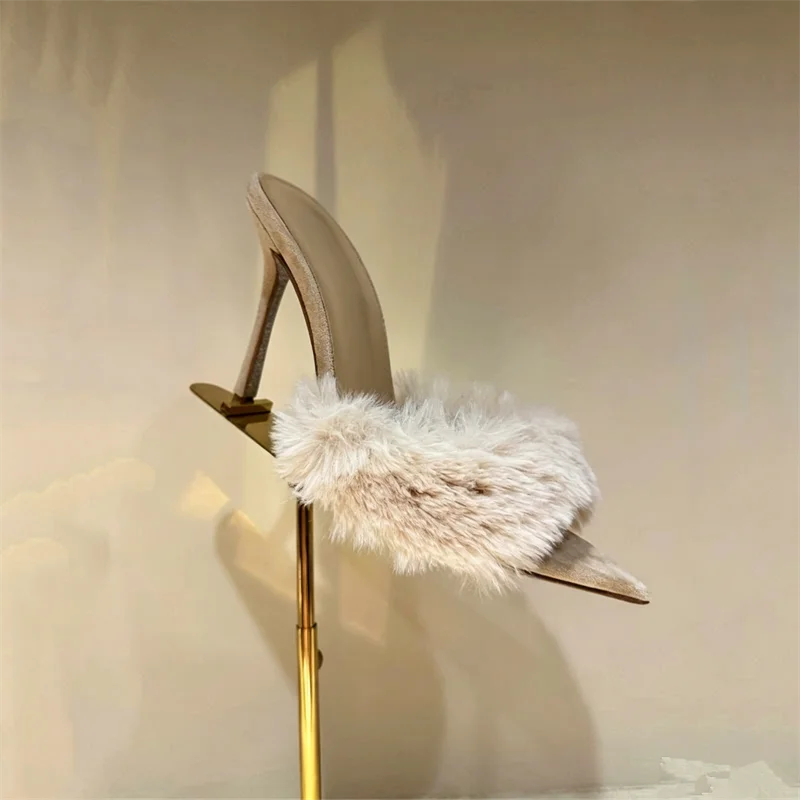 Mule heel with light beige upper and cream fur trim