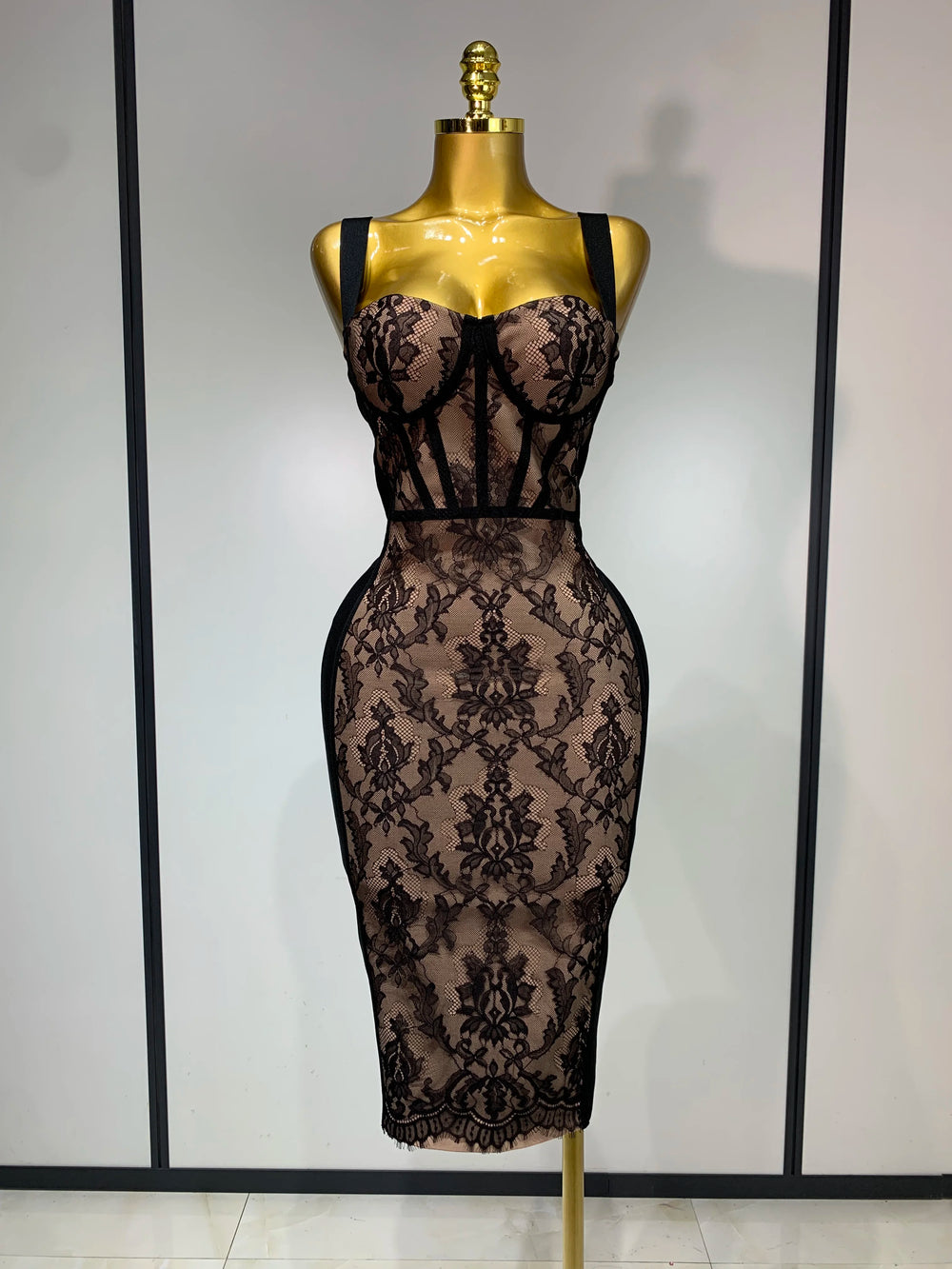 Sleeveless V-neck lace overlay bodycon midi dress