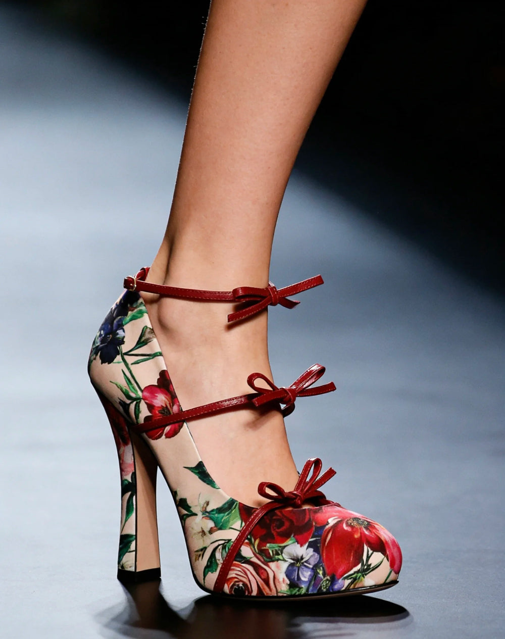 Floral print chunky heel pump with ankle bow strap