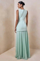 Boat Neck Sleeveless Pleated Maxi Dress