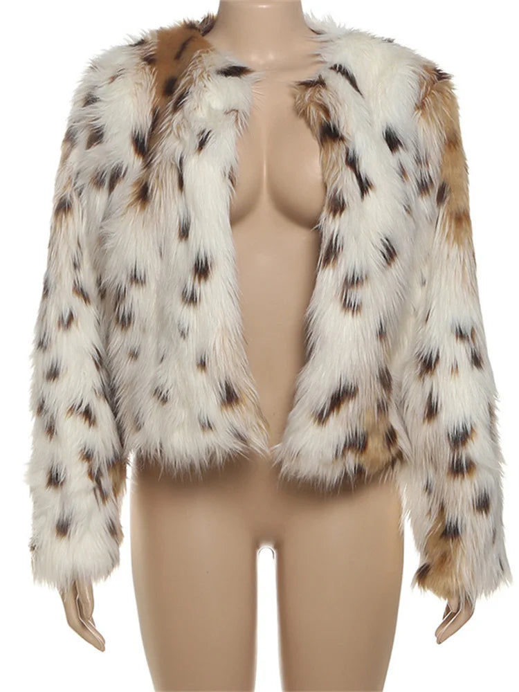 Mannequin wearing a fur coat with a leopard print pattern - front