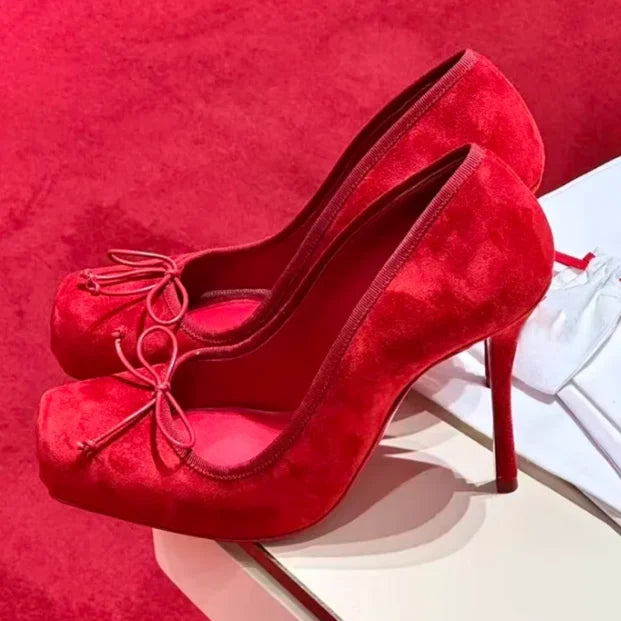 Red square toe thin heel pumps with bow detail