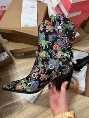 Embroidered Pointed Toe Boots