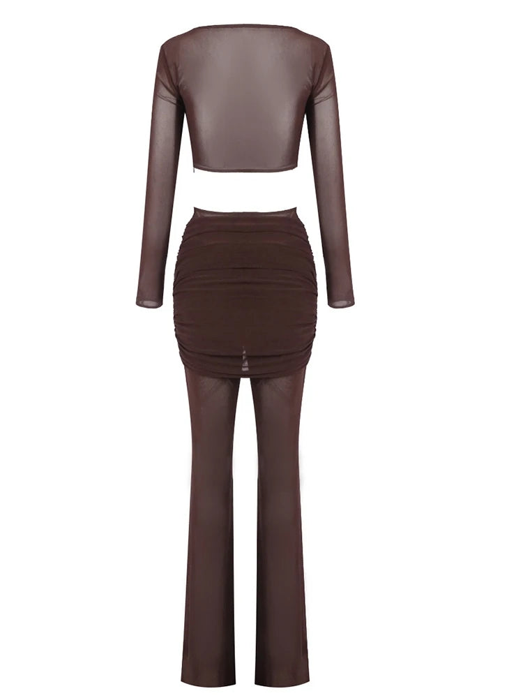 Brown leather outfit with long sleeves and a pant