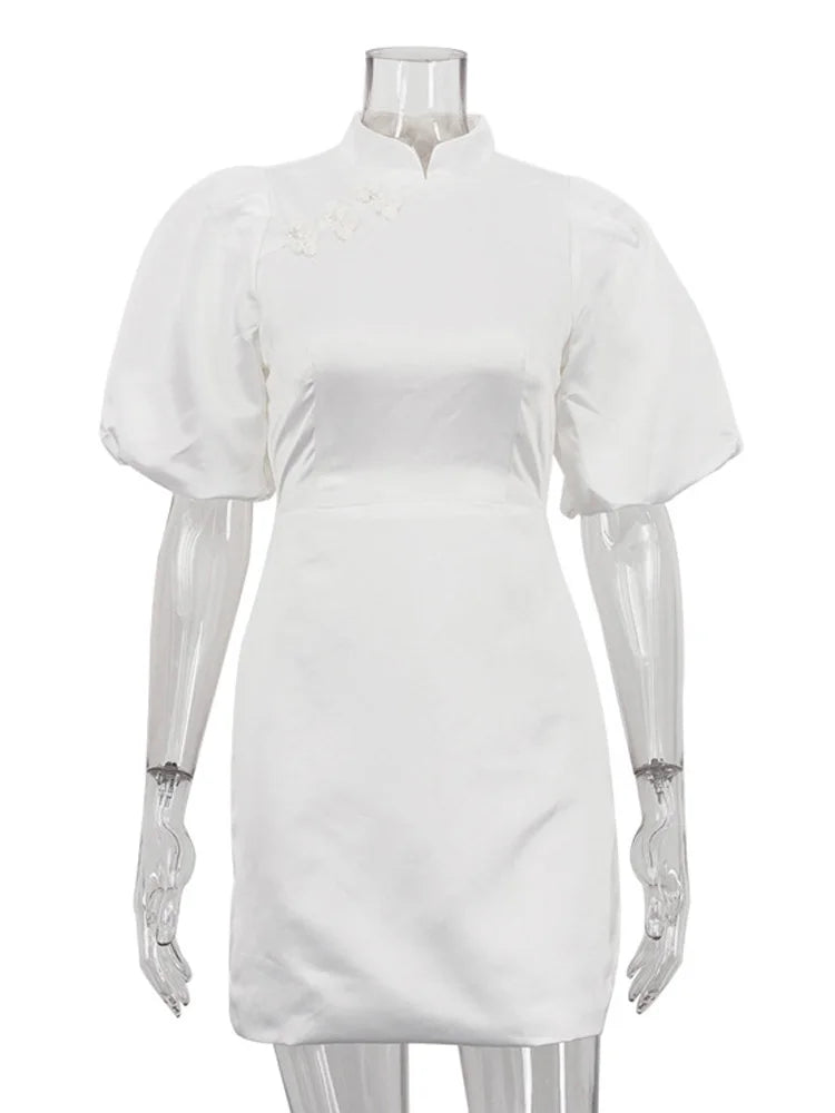 White dress on a mannequin - front