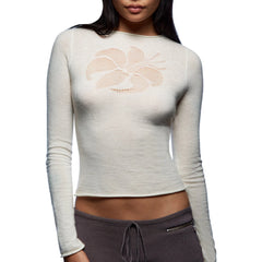 Woman wearing a beige long-sleeve crop top