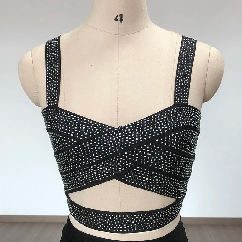 Black and white patterned top on a mannequin against a plain background