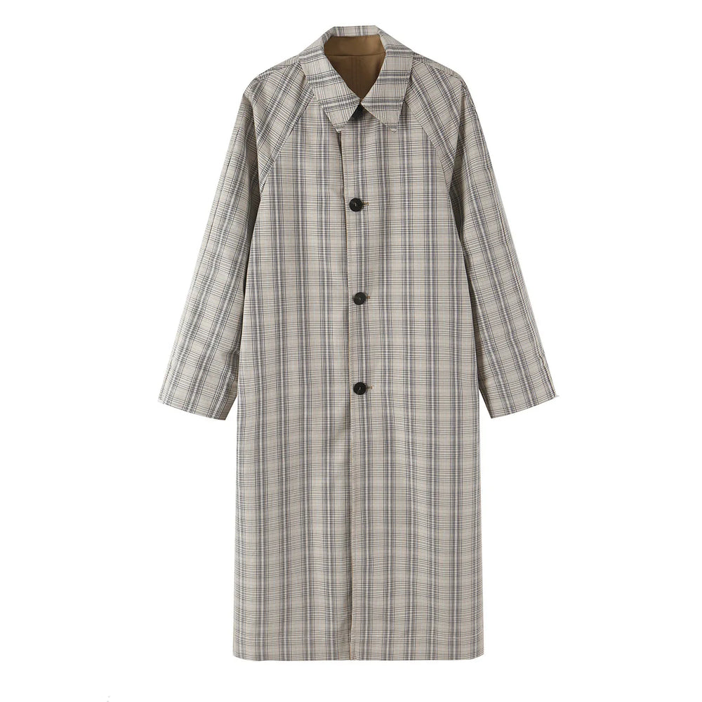 Reversible coat in plaid pattern with lapel collar and button closure.