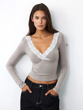 Lace trim v-neck long sleeve crop top