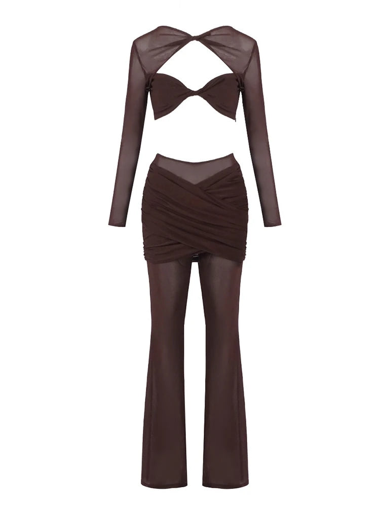 Brown outfit with long sleeves and a bow detail