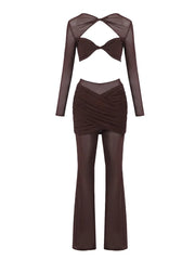 Brown outfit with long sleeves and a bow detail