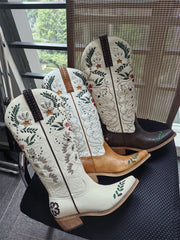 Embroidery Pointed Toe Western Boots