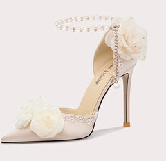 Beaded white silk heels with pointed toe and thin heel