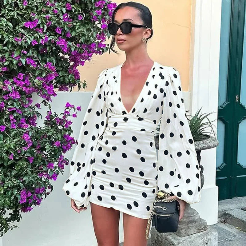 Retro-inspired polka dot dress suited for gallery visits and city outings