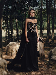 Sleeveless elegant party dress with scarf accent