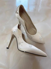 Women’s embroidered pumps for weddings and parties