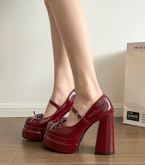 Glossy round toe Mary Jane pumps with buckle strap