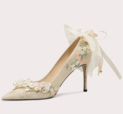Lace bow wedding shoes designed for women and brides