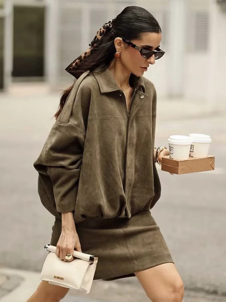 Relaxed fit green set perfect for casual city style and transitional layering