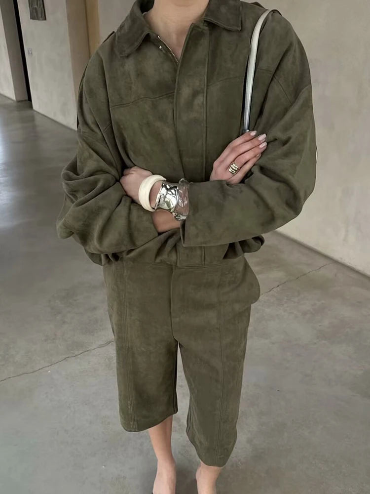 Relaxed fit green set perfect for casual city style and transitional layering