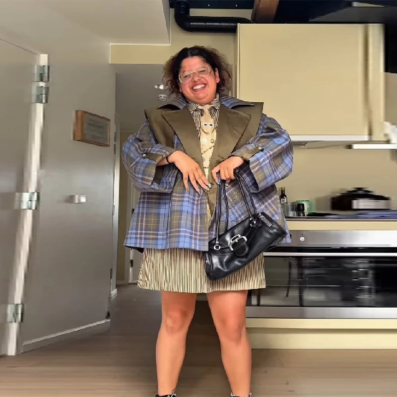 Plaid loose jacket styled for autumn night-out party and city layering