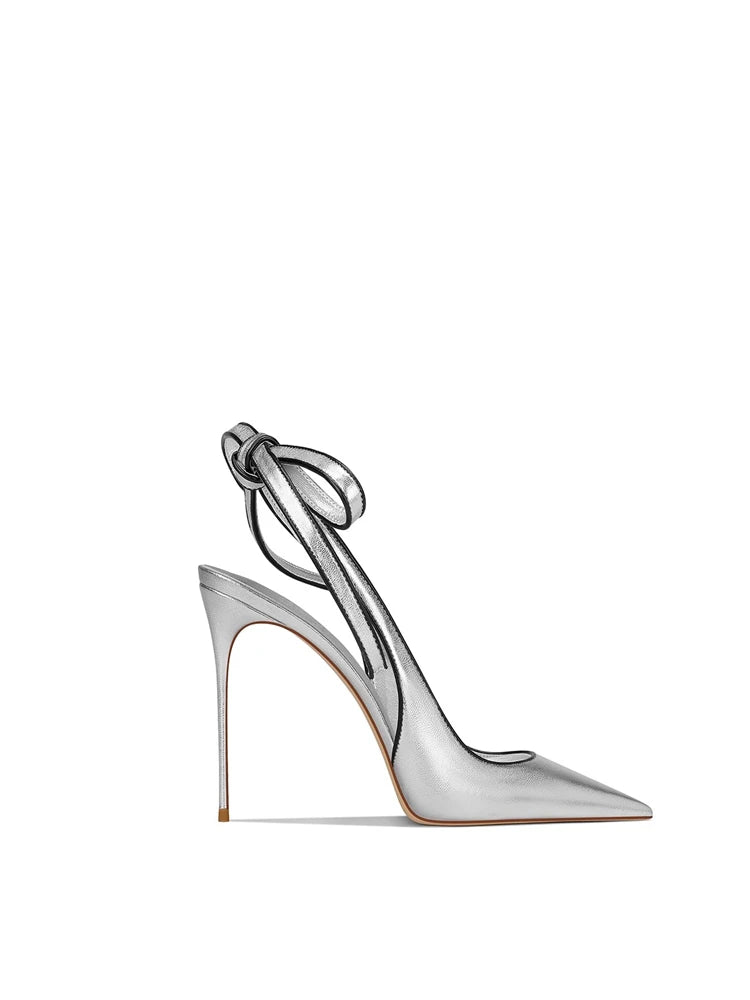 Pointed metallic stiletto party pumps in silver microfiber