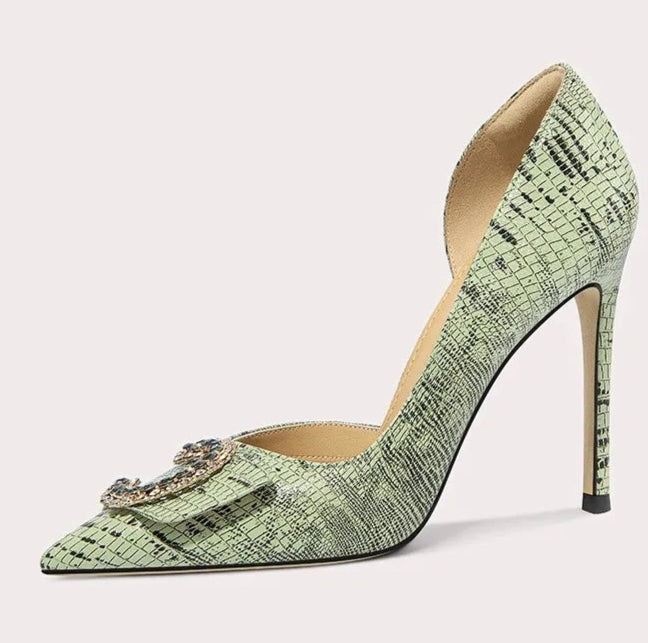 Elegant stiletto heels with pearl detail