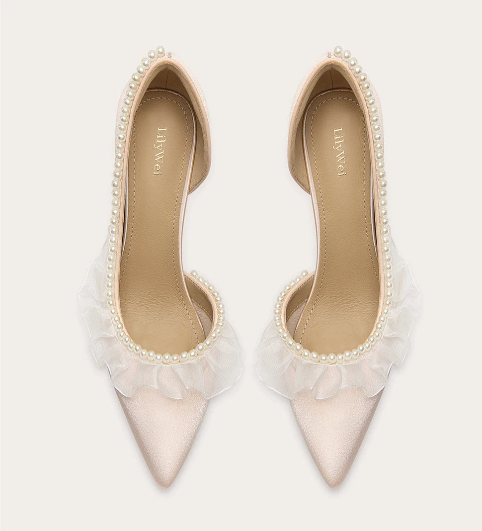 Silk pearl lace pumps with side cut and thin heel