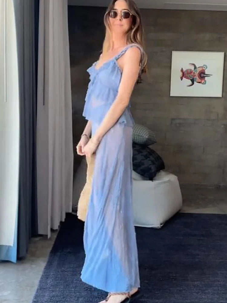 The set showing the slim fit and fit-and-flare silhouette.