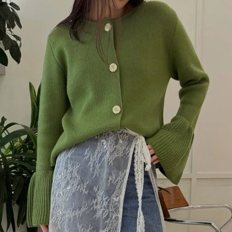 Urban loose knit sweater outfit perfect for fall days