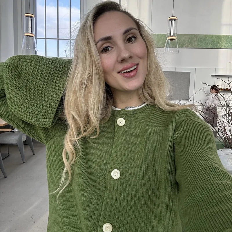 Urban loose knit sweater outfit perfect for fall days