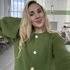 Urban loose knit sweater outfit perfect for fall days