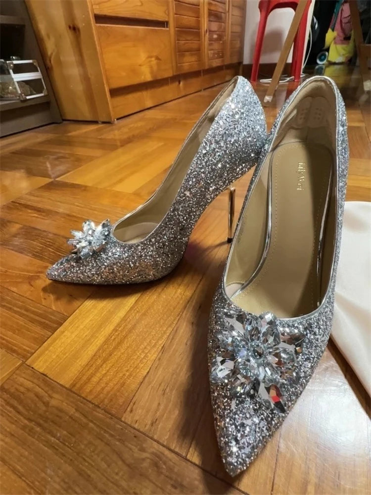 Sparkling sequined pumps for banquets and parties