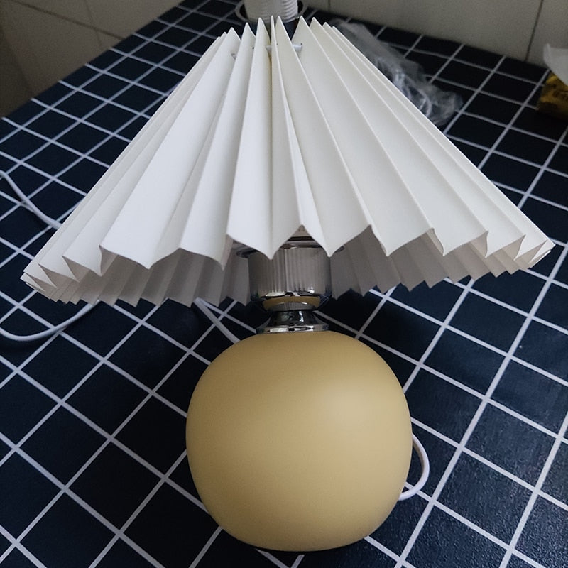 Rattan Pleated Shade Lamp with Led Bulb E27