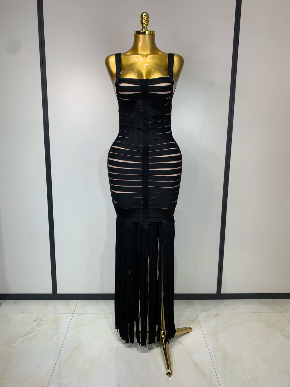 Sleeveless square neck bandage midi dress with tassel hem