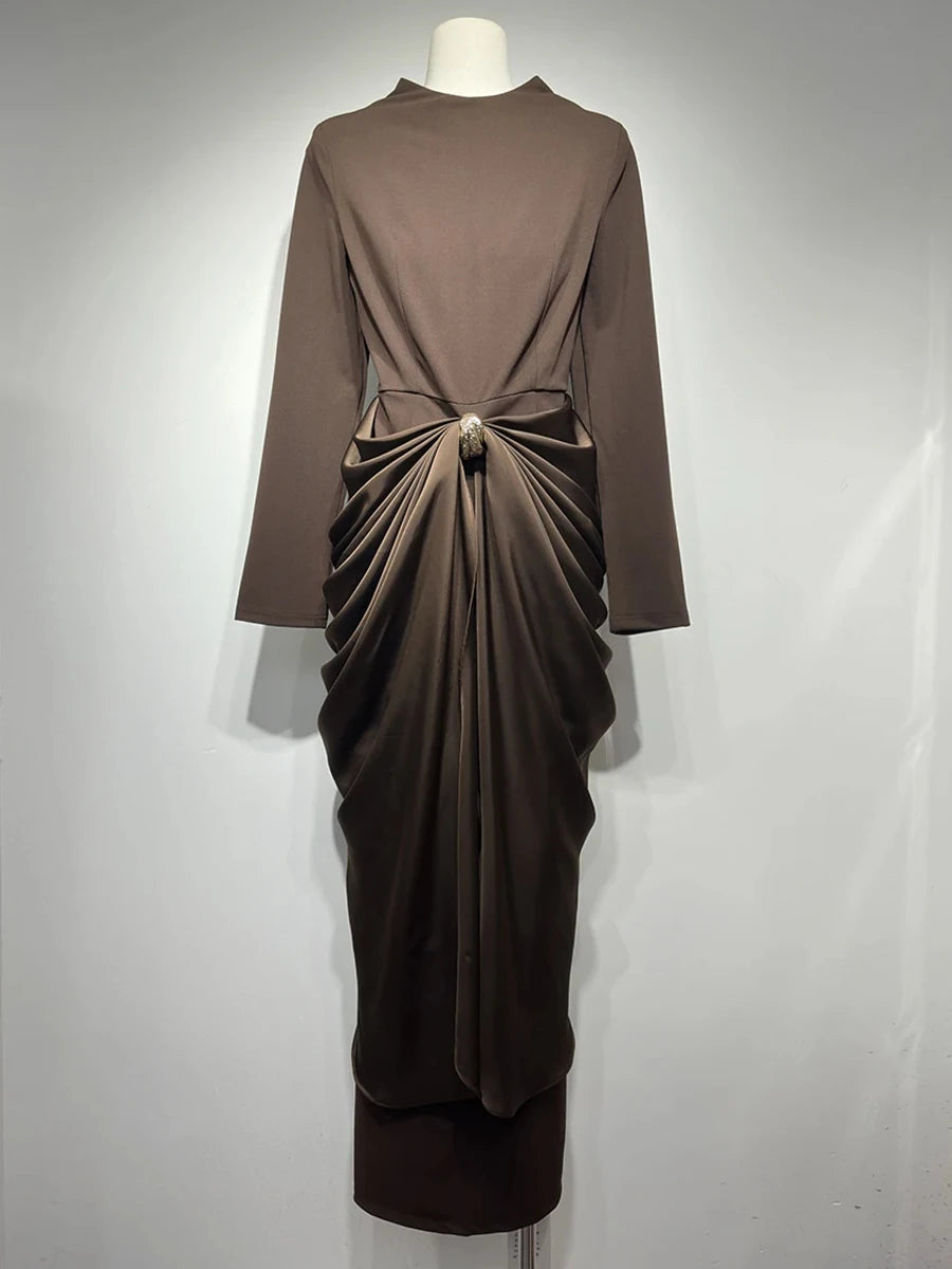 Slim satin gown with gathered draping at the waist
