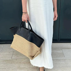 Colorblock tote bag with straw and leather