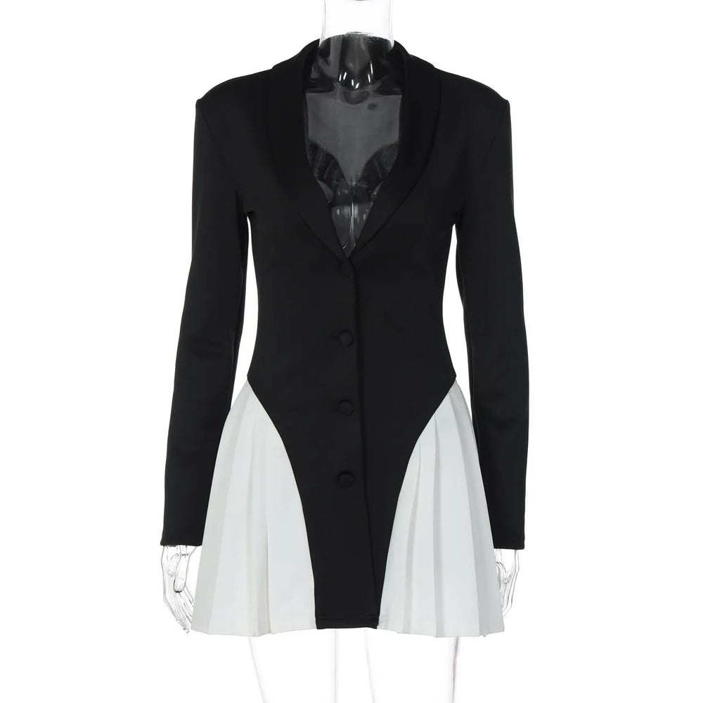 Black and white dress on a mannequin