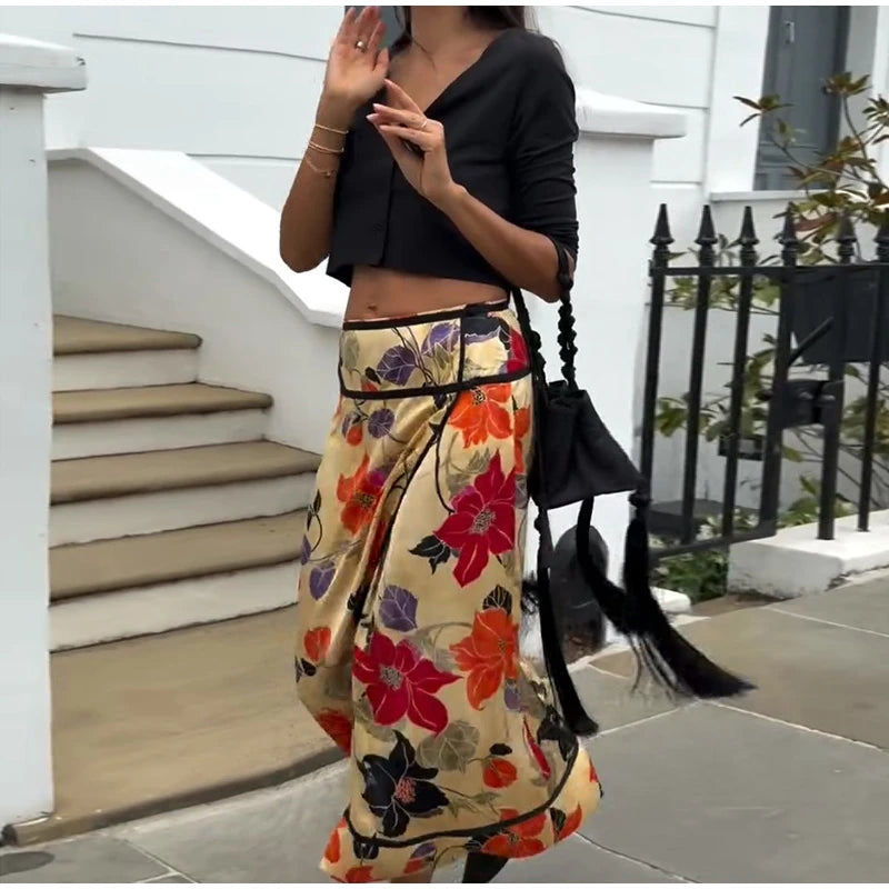 Floral Print Asymmetrical Skirt movement