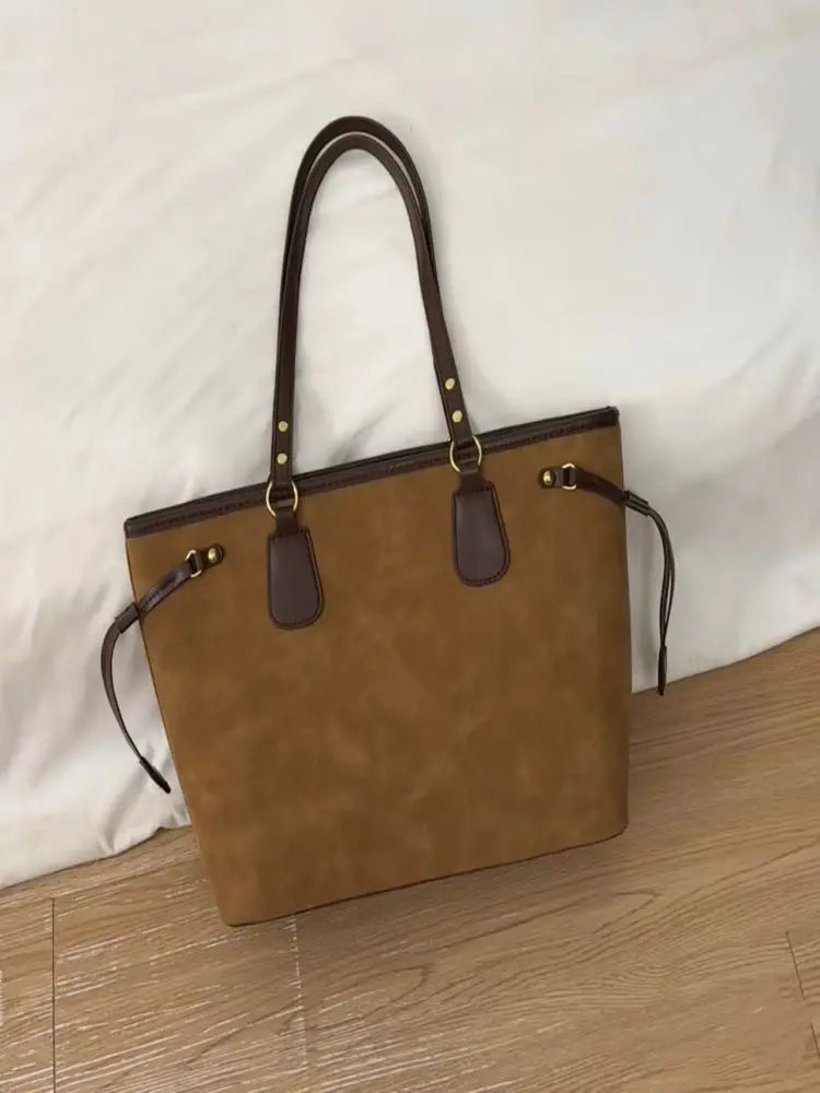Back view of brown tote bag with adjustable straps